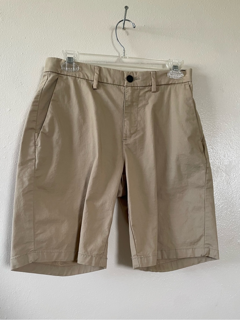 Old Navy Men's Khaki Flat-Front Shorts - Light Tan